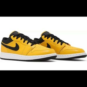 Nike Air Jordan 1 Low GS University Gold Black 553560 700 4.5Y, Women's Size 6